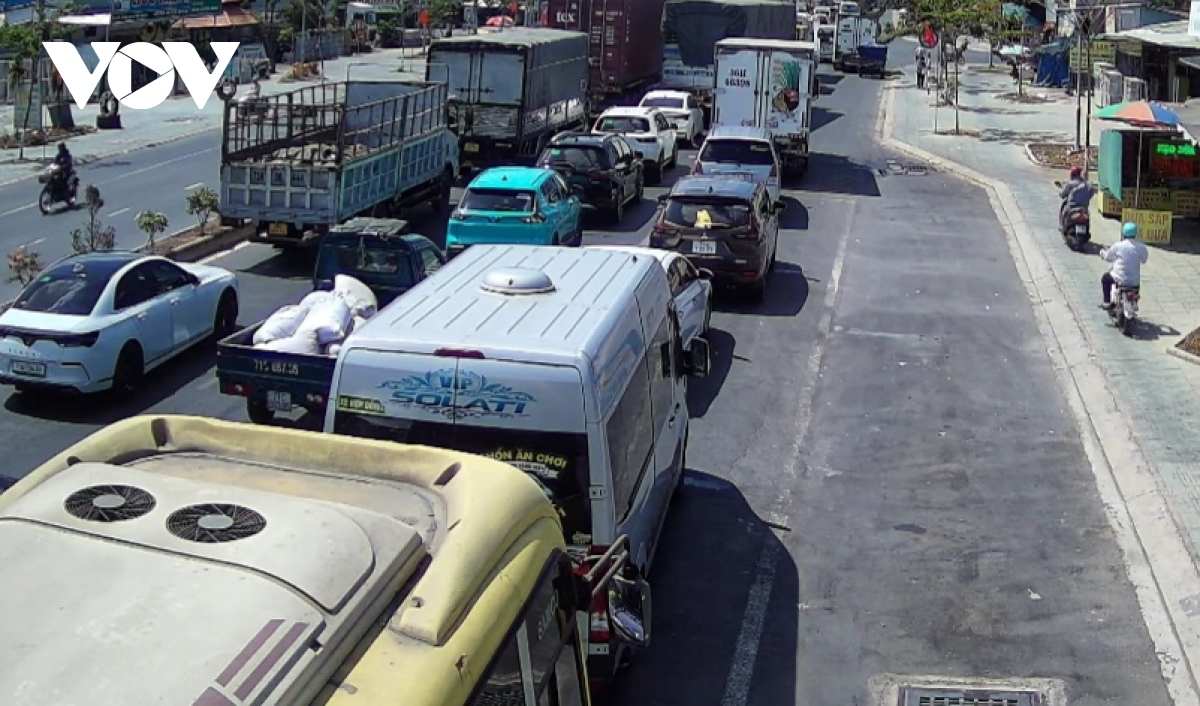 Un tac giao thong, tram thu phi bot cau rach mieu phai nhieu lan xa tram hinh anh 3