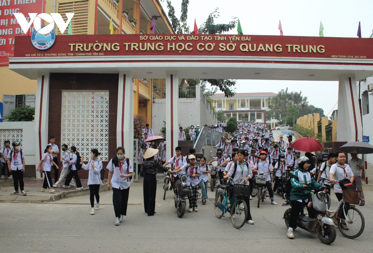 Yên Bái xây dựng mô hình "Tổ tự quản về giao thông trật tự tại cổng trường học"