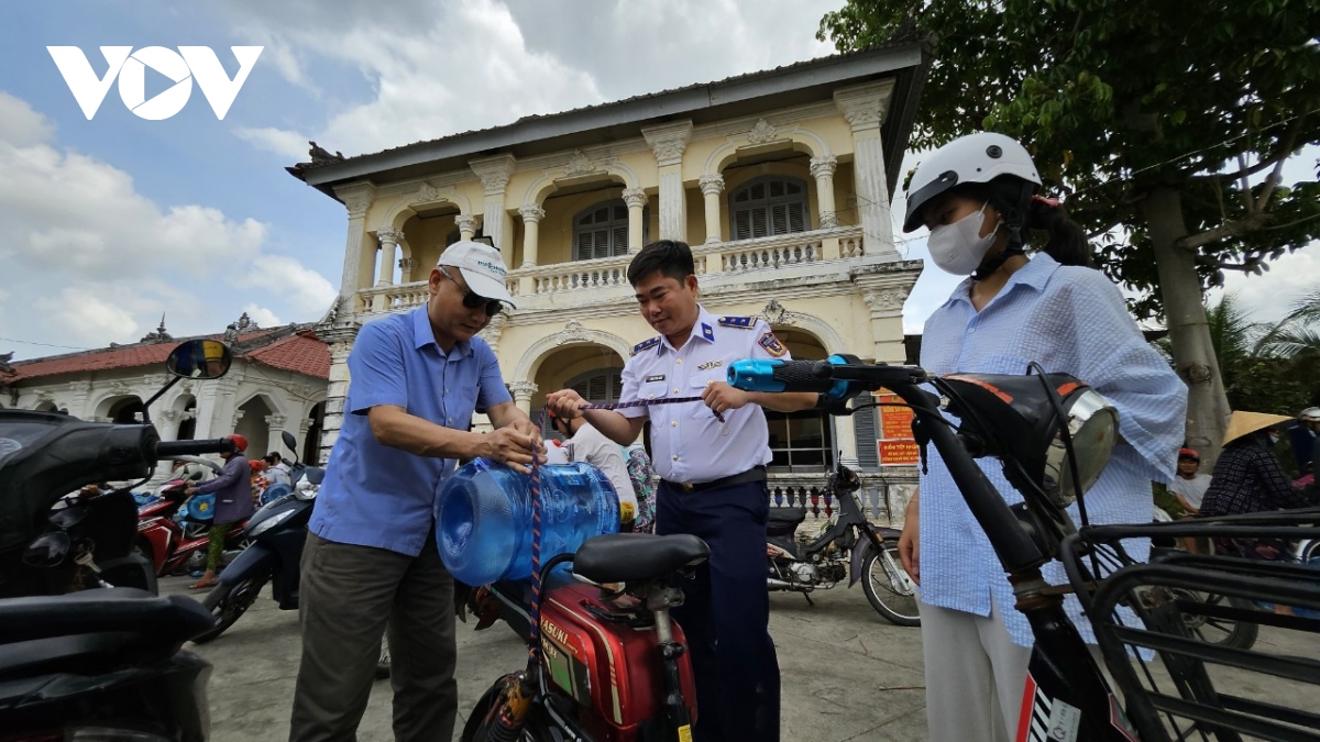 TP.HCM – Bến Tre: Nước ngọt sẻ chia, nghĩa tình lan tỏa