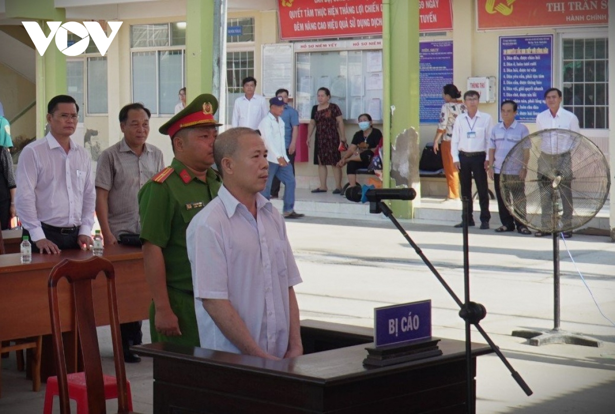 Lĩnh 2 năm tù vì đưa người đi nước ngoài đánh bắt hải sản trái phép