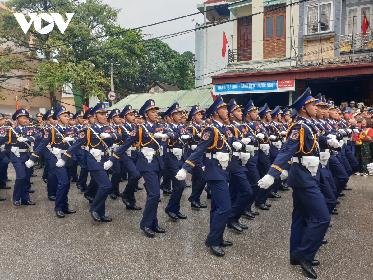 hinh anh cac khoi dieu binh, dieu hanh tren duong pho Dien bien phu hinh anh 4