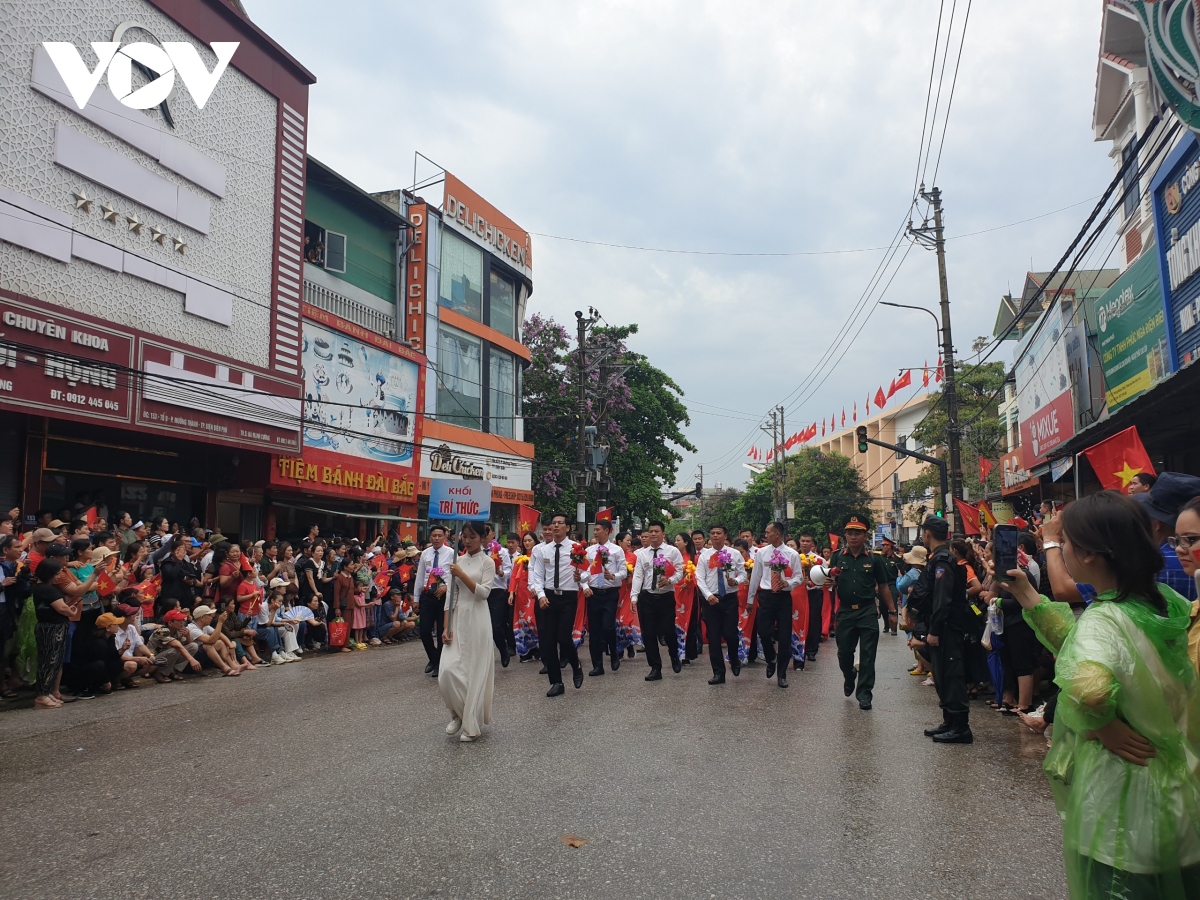 hinh anh cac khoi dieu binh, dieu hanh tren duong pho Dien bien phu hinh anh 17