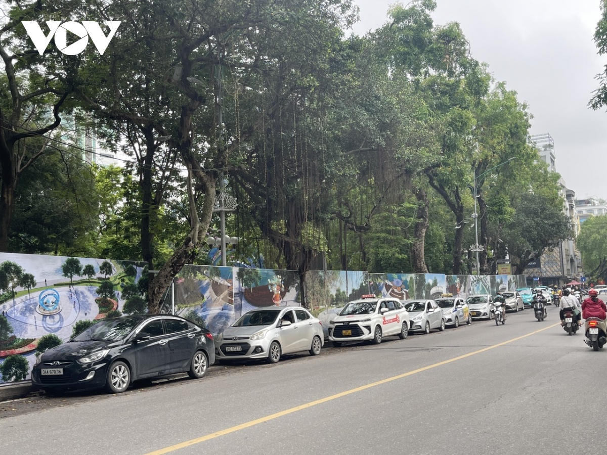 tai dien tinh trang xe o to do bua bai via he, long duong o ha noi hinh anh 7