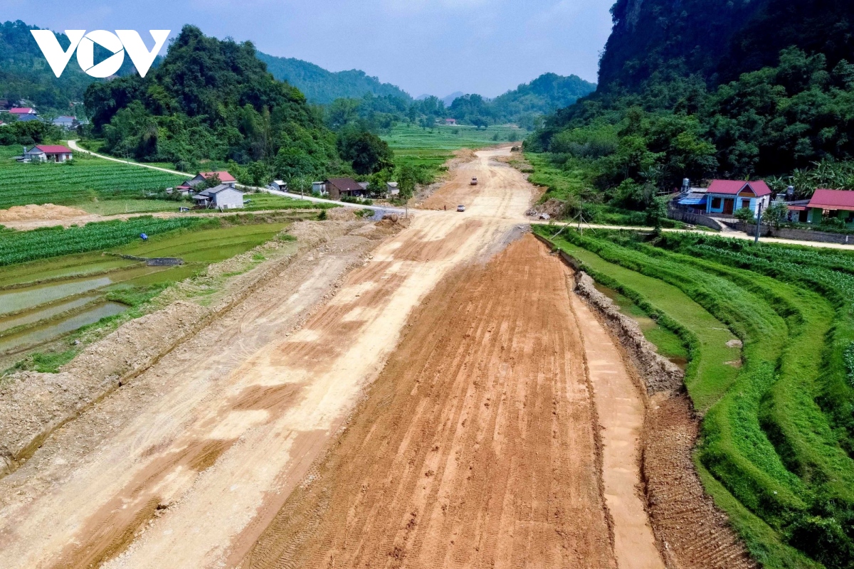 Day nhanh tien do thi cong cao toc Dong Dang - tra linh hinh anh 9