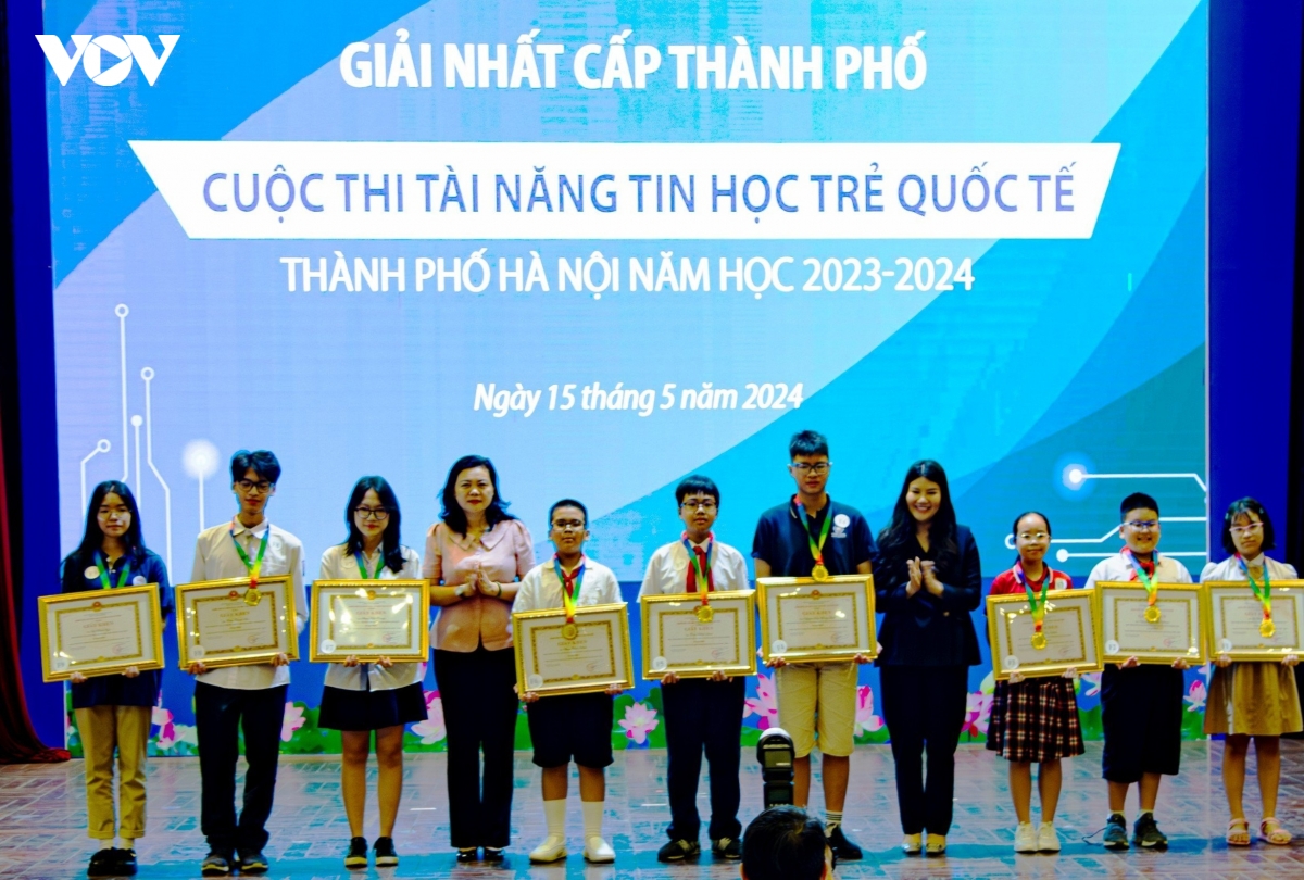 Chín thí sinh đoạt giải Nhất cuộc thi tài năng Tin học trẻ quốc tế -TP Hà Nội