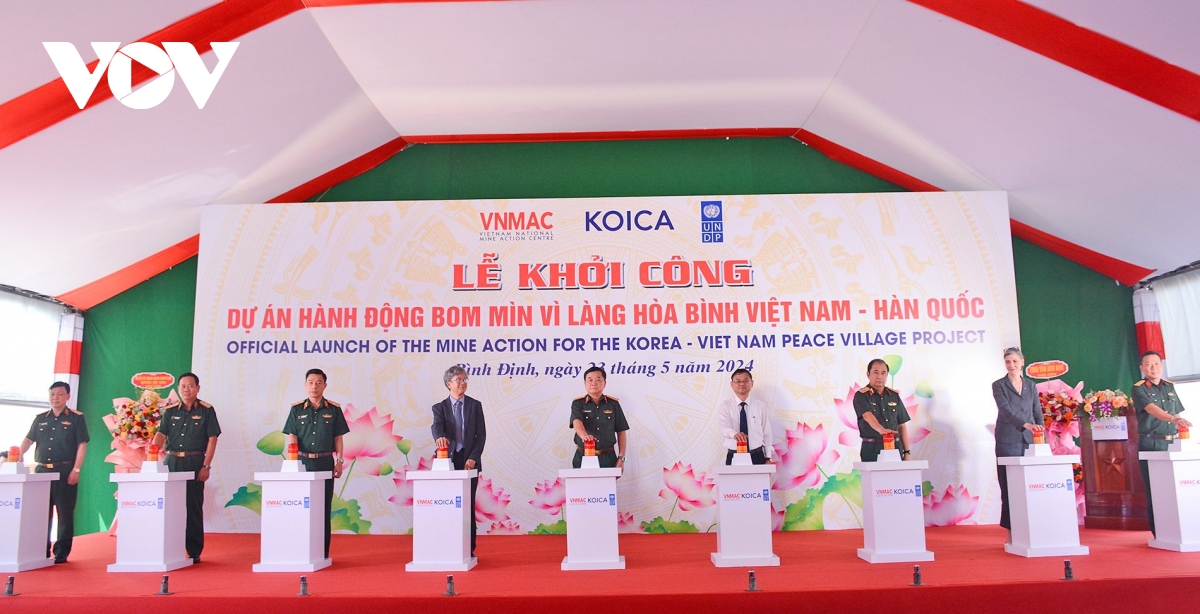 Khởi công dự án “Hành động bom mìn vì Làng hòa bình Việt Nam - Hàn Quốc”