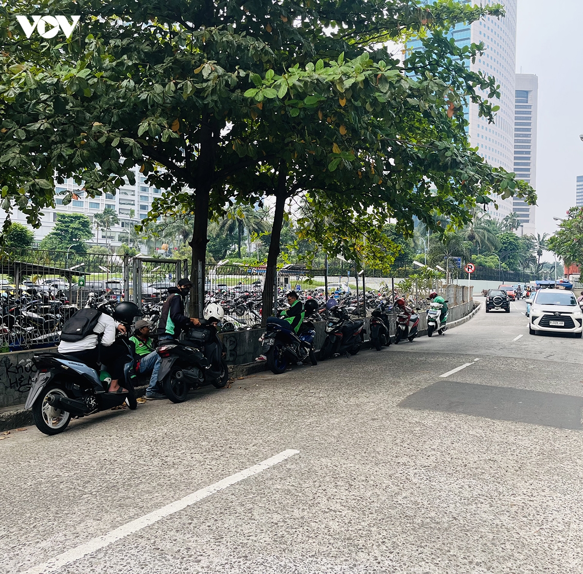 nhoc nhan kiem song duoi cai nang chay da cua jakarta hinh anh 3