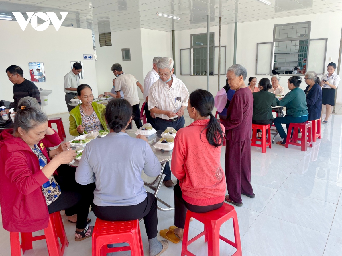 nhung bua com am long nguoi ngheo o pho nui pleiku hinh anh 4