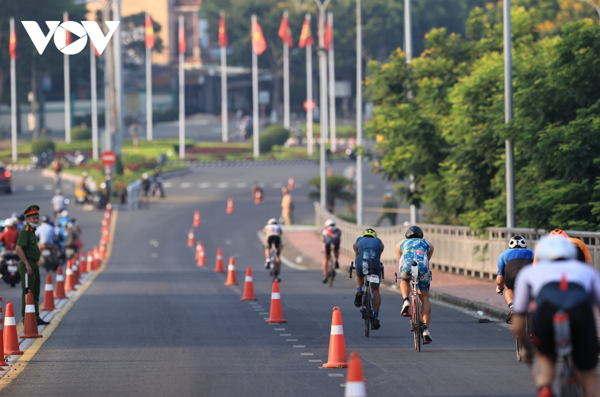 chinh phục cuộc thi 3 môn phối hợp ironman 70.3 dưới nắng nóng Đà nẵng hình ảnh 2 chinh phuc cuoc thi 3 mon phoi hop ironman 70.3 duoi nang nong Da nang hinh anh 2
