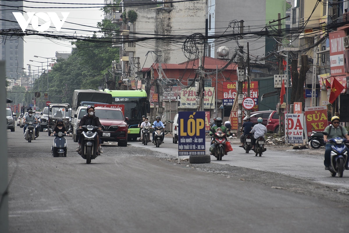 loat cay xa cu duong kinh lon bi cat ngon tro trui de phuc vu mo duong hinh anh 4