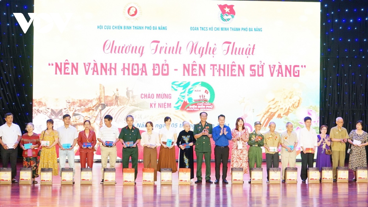 Đà Nẵng tổ chức Chương trình nghệ thuật “Nên vành hoa đỏ - Nên thiên sử vàng”