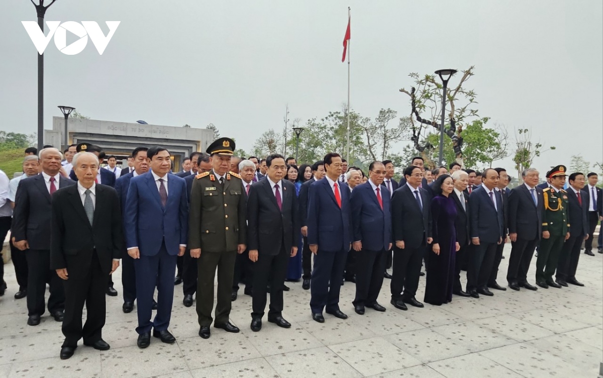 lanh dao Dang, nha nuoc dang huong tai Den tho liet si chien truong Dien bien phu hinh anh 5