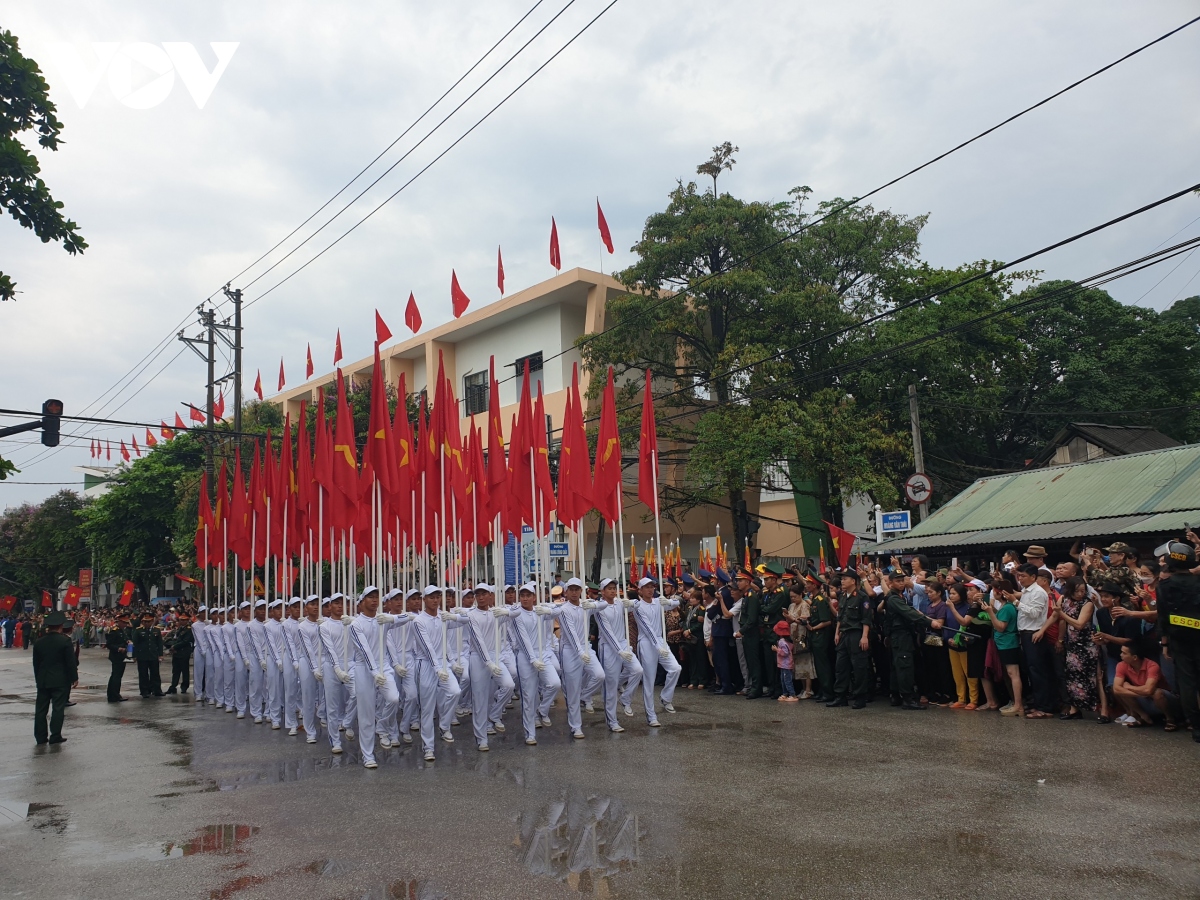 hinh anh cac khoi dieu binh, dieu hanh tren duong pho Dien bien phu hinh anh 2