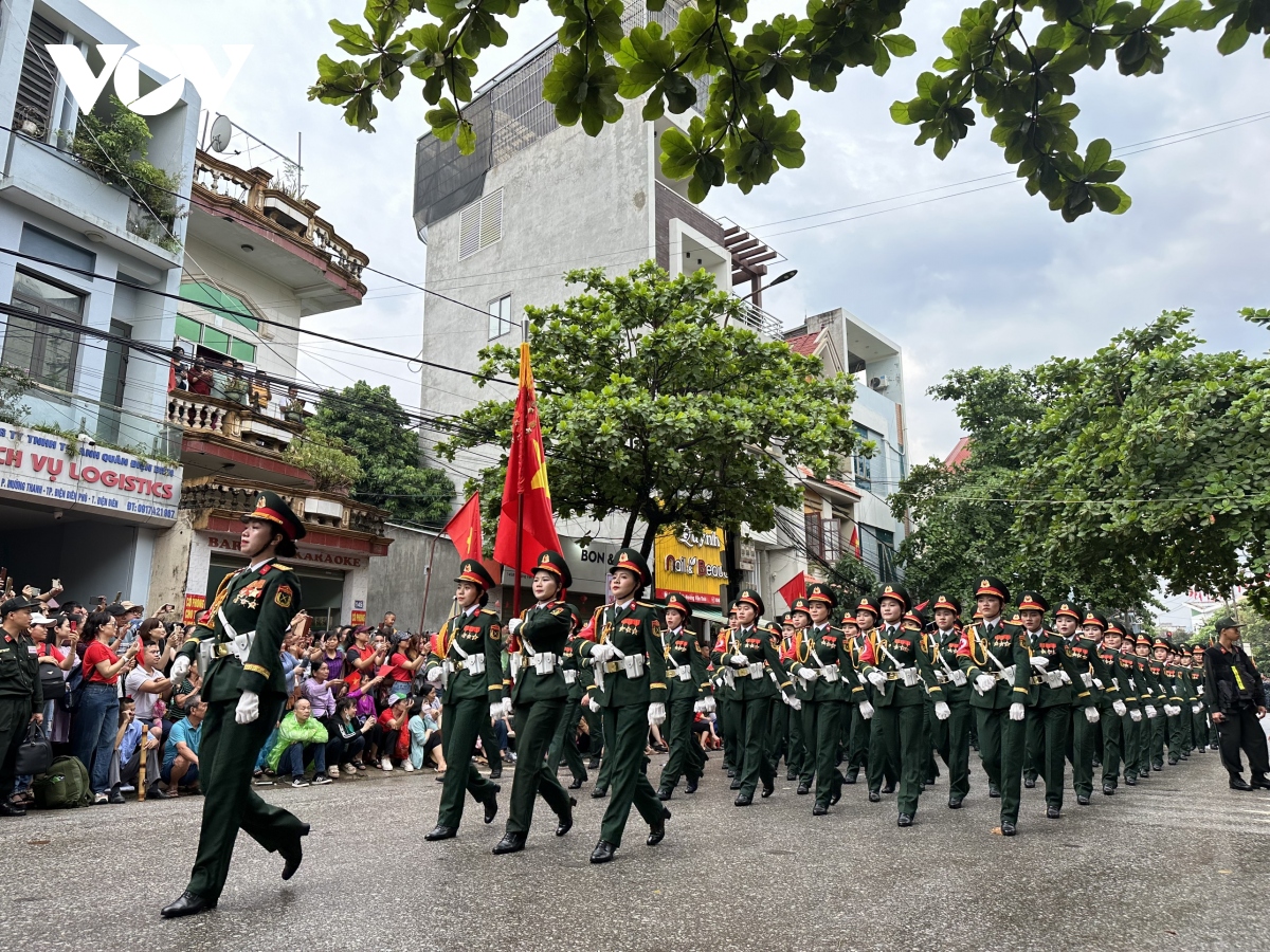 hinh anh cac khoi dieu binh, dieu hanh tren duong pho Dien bien phu hinh anh 19