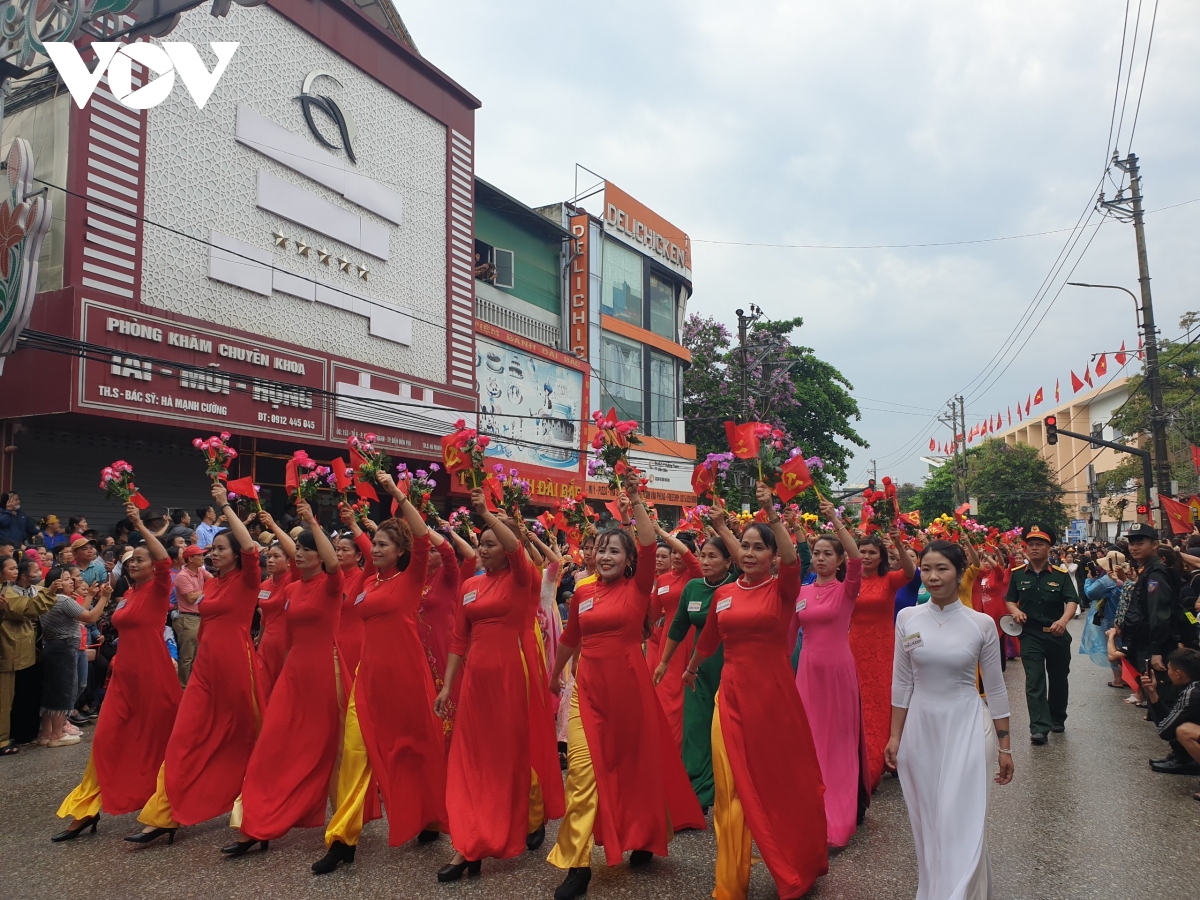 hinh anh cac khoi dieu binh, dieu hanh tren duong pho Dien bien phu hinh anh 16