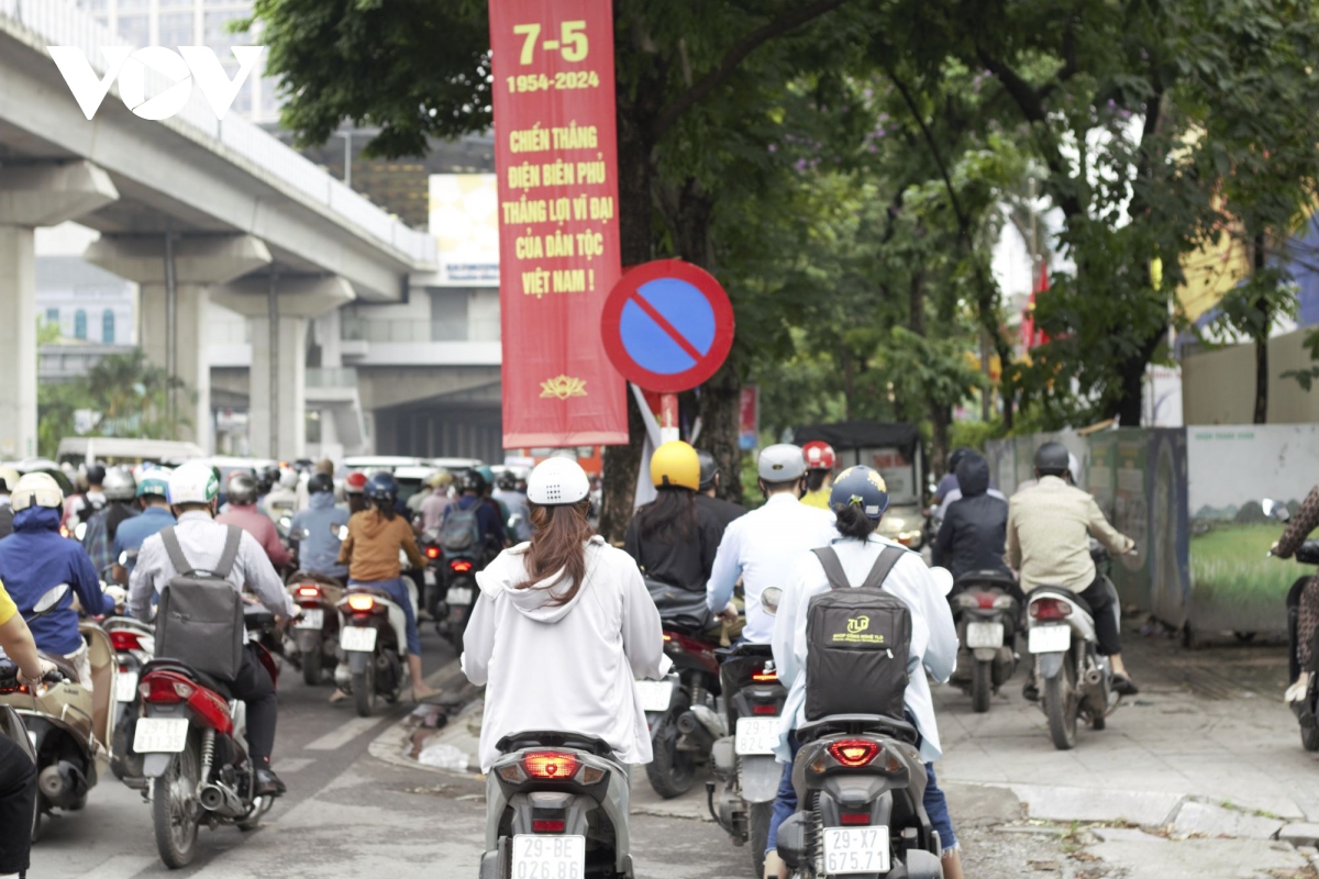 ha noi giao thong lon xon, un tac tro lai sau 5 ngay nghi le hinh anh 5