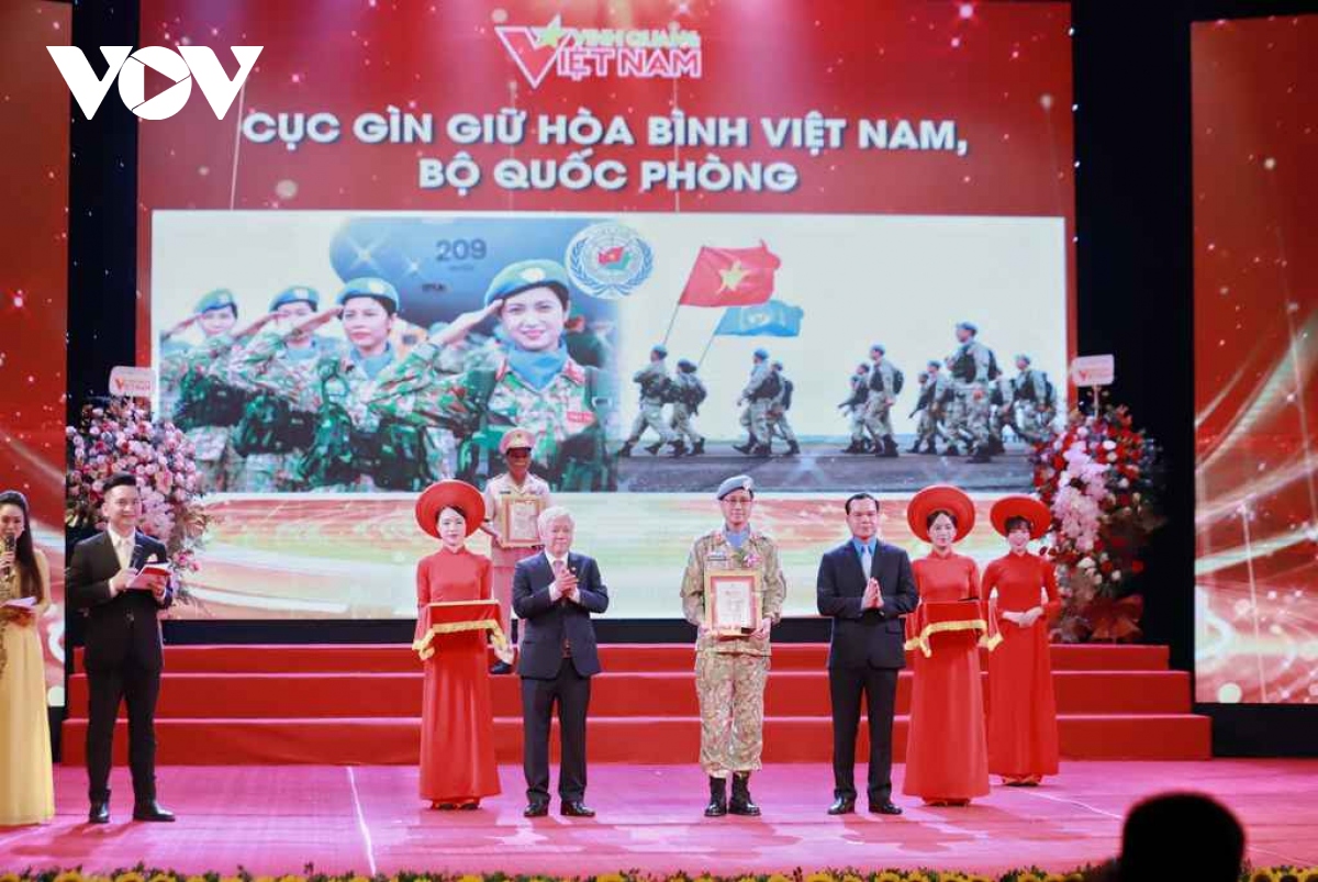 ton vinh 20 tap the, ca nhan chuong trinh vinh quang viet nam 2024 hinh anh 3