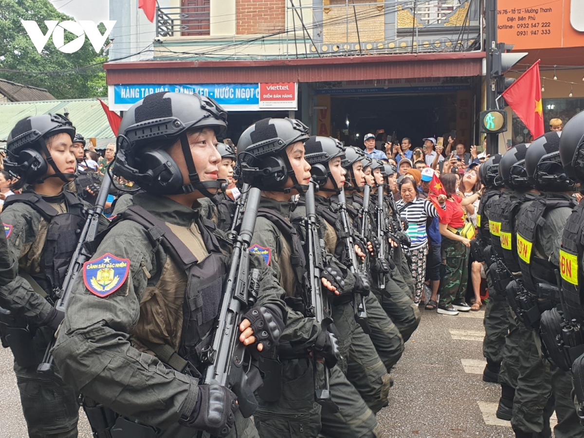 hinh anh cac khoi dieu binh, dieu hanh tren duong pho Dien bien phu hinh anh 12