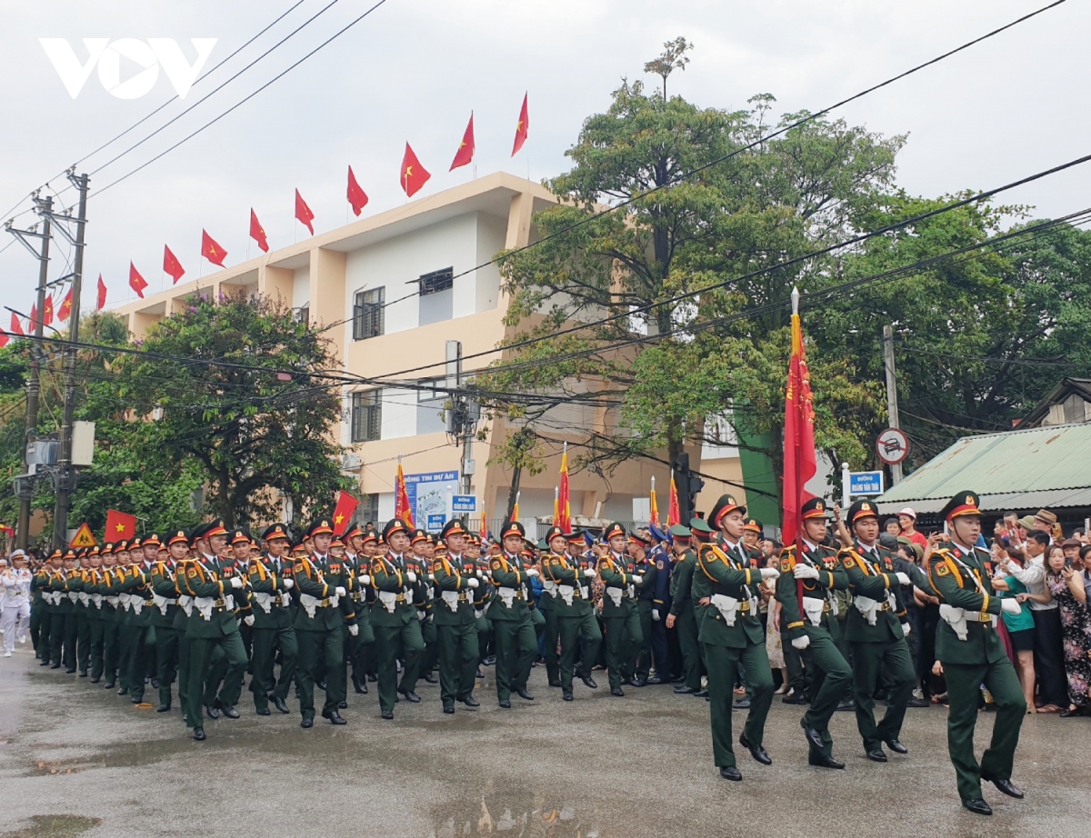 hinh anh cac khoi dieu binh, dieu hanh tren duong pho Dien bien phu hinh anh 14