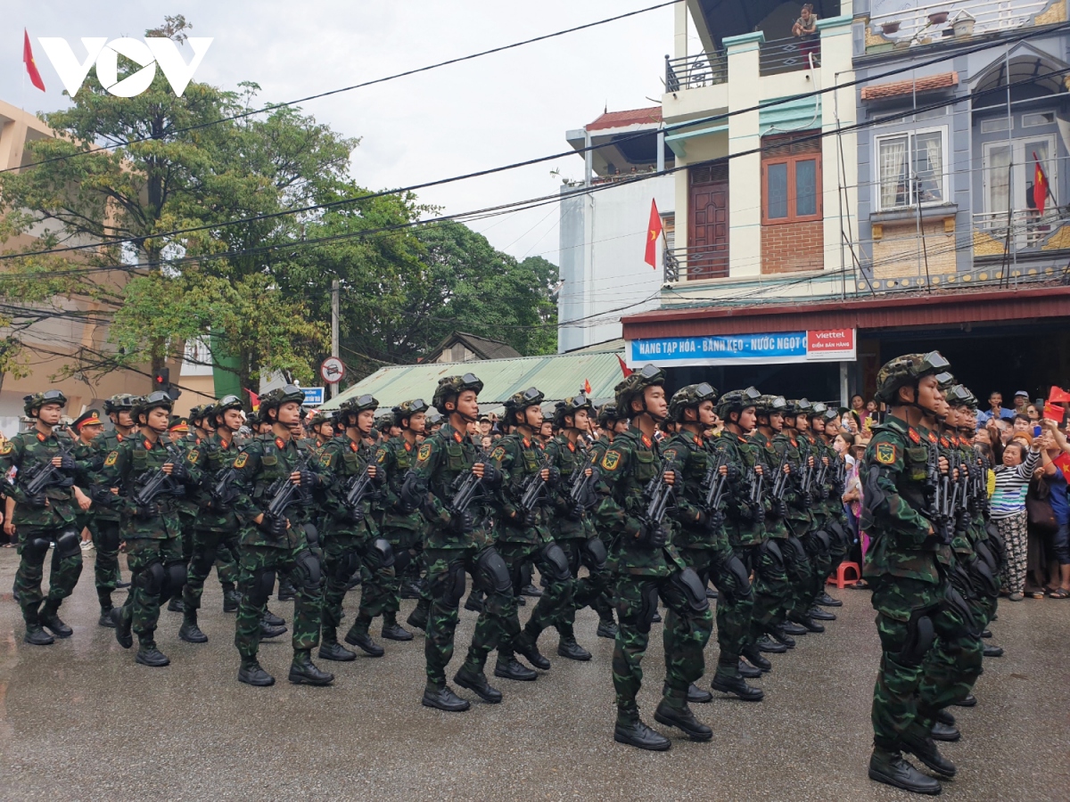 hinh anh cac khoi dieu binh, dieu hanh tren duong pho Dien bien phu hinh anh 7