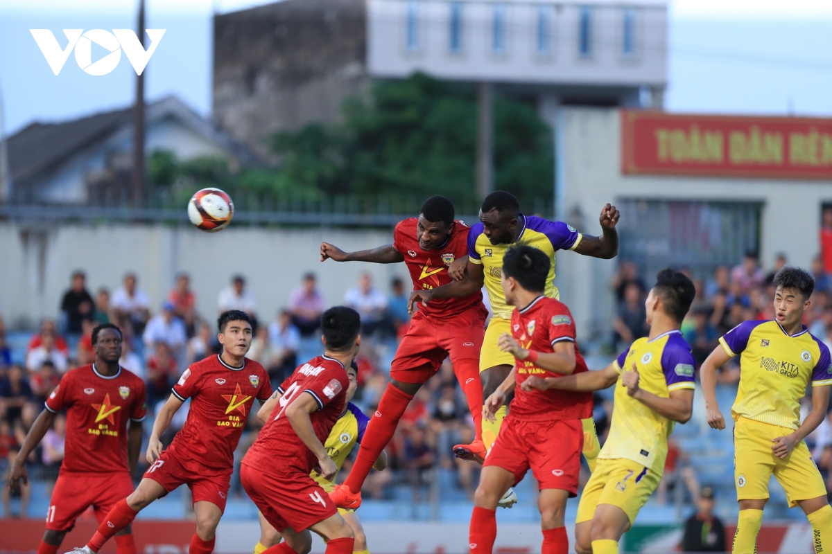 san ha tinh don vi khach bat ngo, ha noi fc roi diem du dan truoc 2 ban hinh anh 2