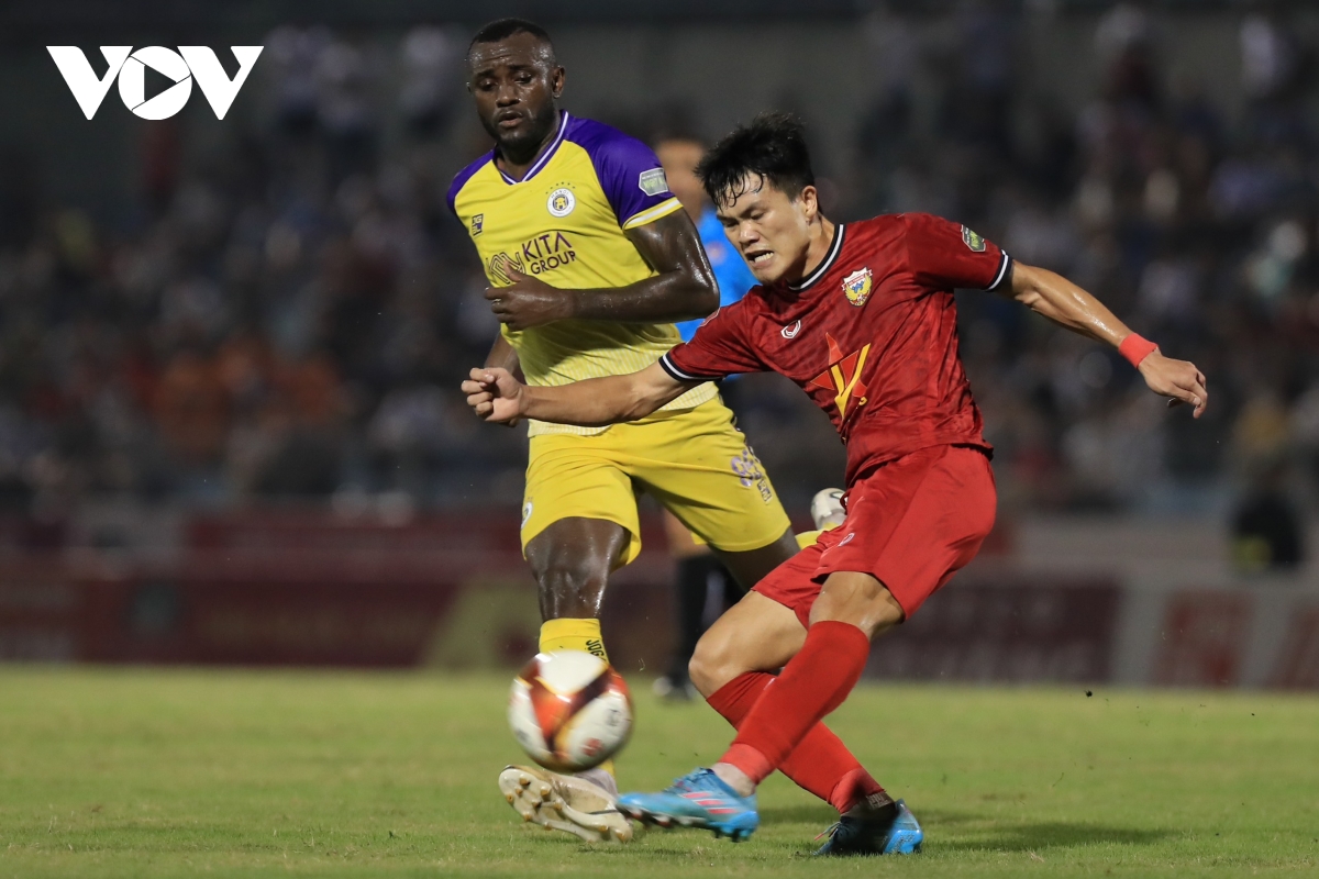 san ha tinh don vi khach bat ngo, ha noi fc roi diem du dan truoc 2 ban hinh anh 10