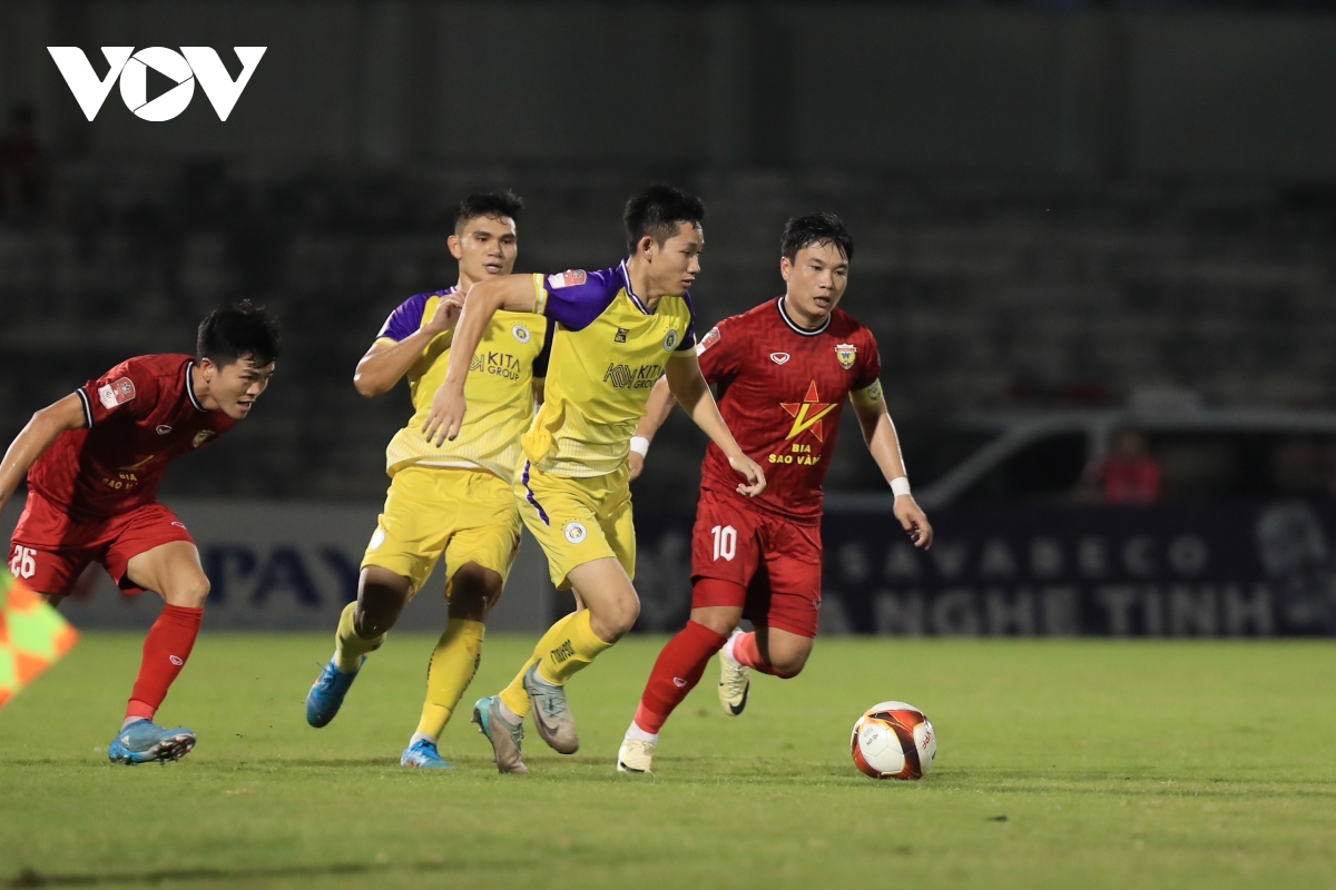 san ha tinh don vi khach bat ngo, ha noi fc roi diem du dan truoc 2 ban hinh anh 8