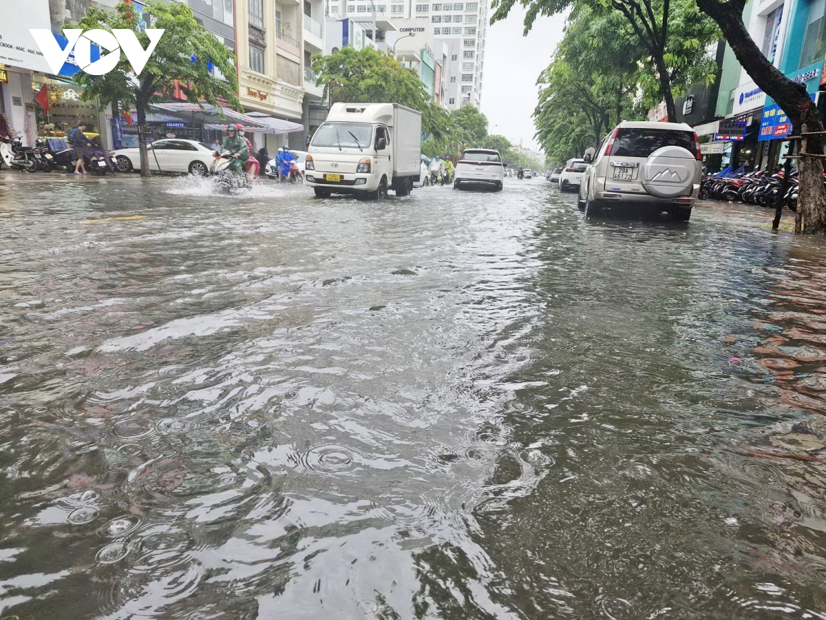 Miền Trung đón cơn mưa giải hạn sau đợt nắng nóng kéo dài