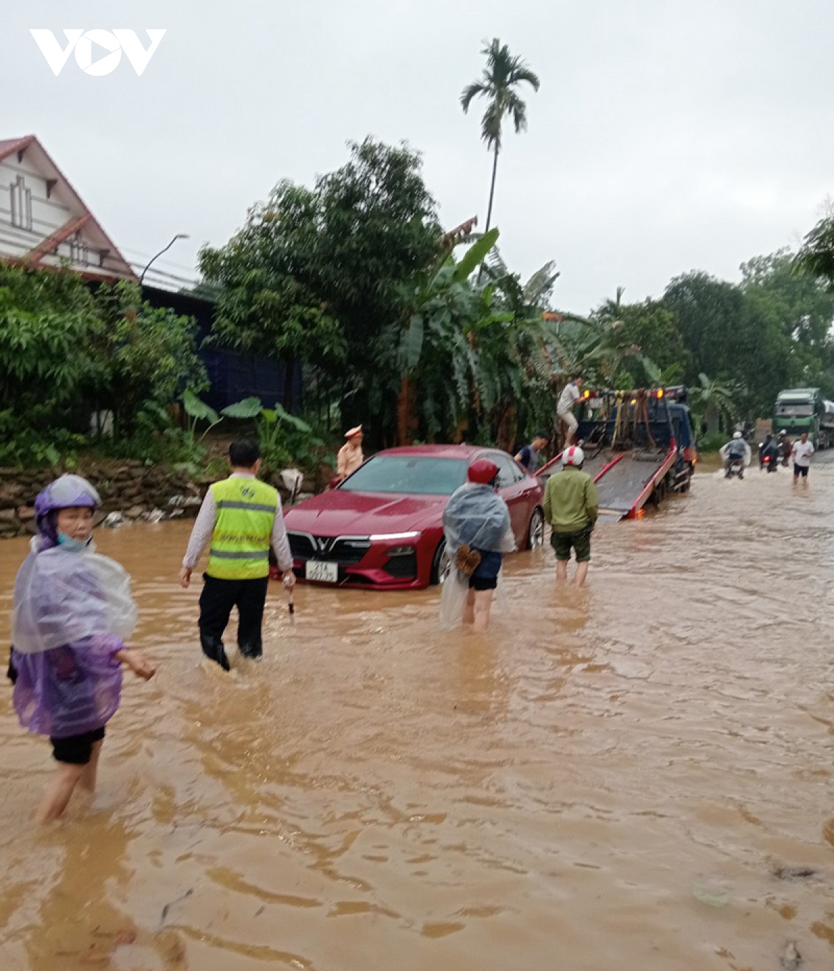 Ngập úng cục bộ trên Quốc lộ 70