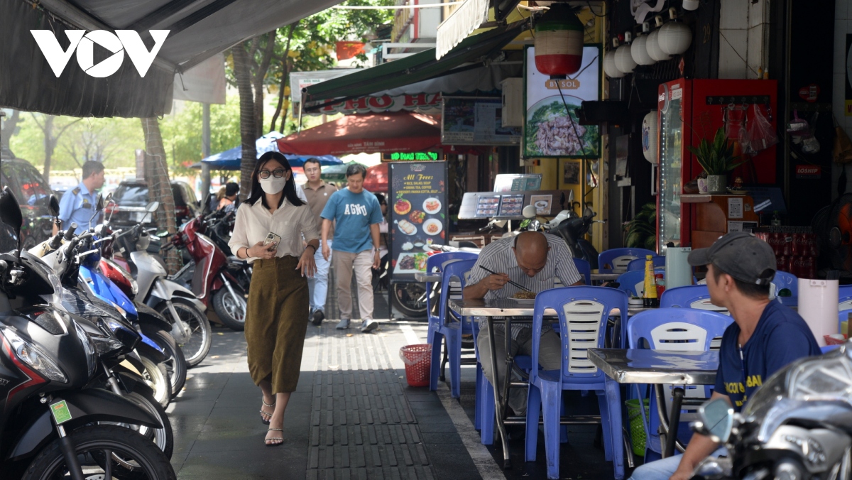 Sau một tuần thí điểm thuê vỉa hè tại TP HCM Chủ an tâm khách hài lòng