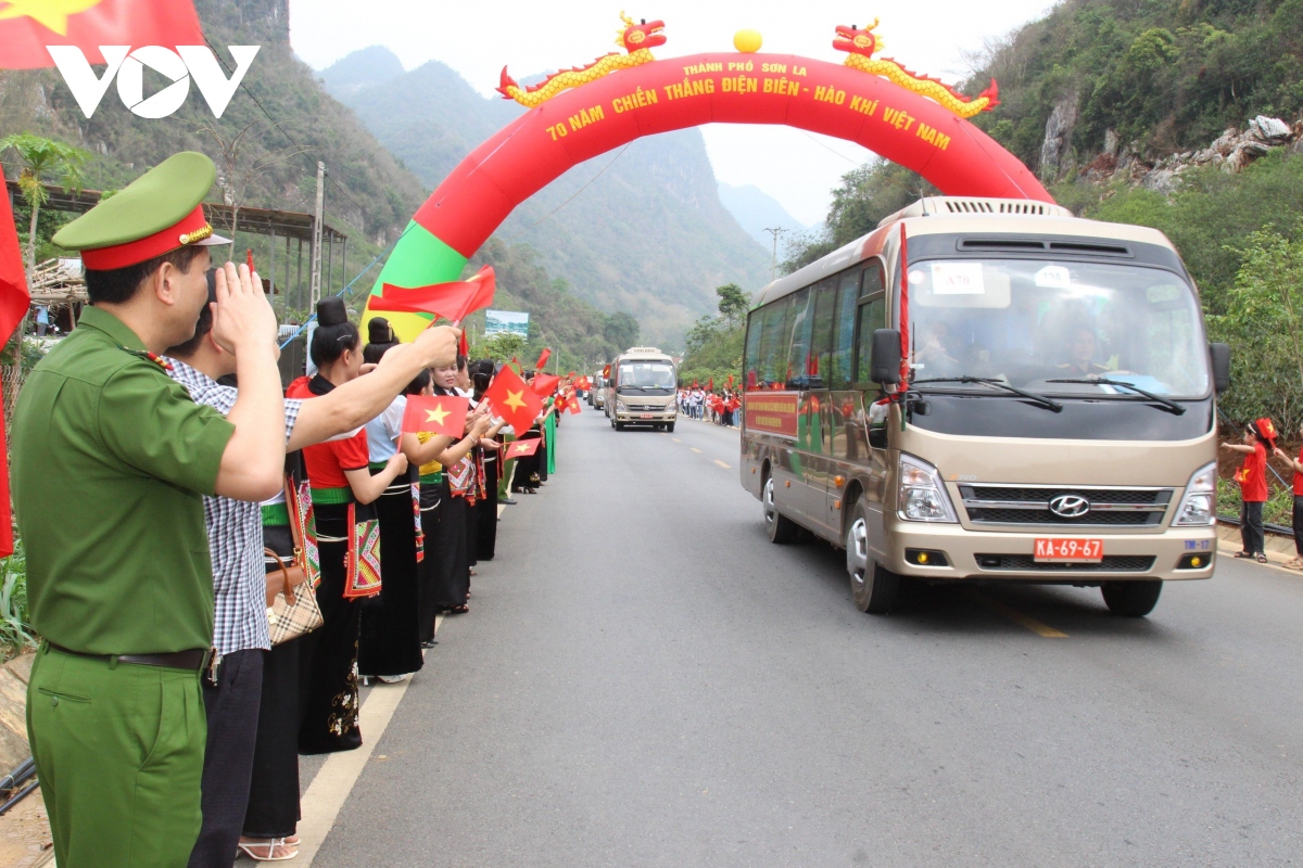 nguoi dan son la chao don doan dieu binh, dieu hanh hoan thanh nhiem vu tro ve hinh anh 1