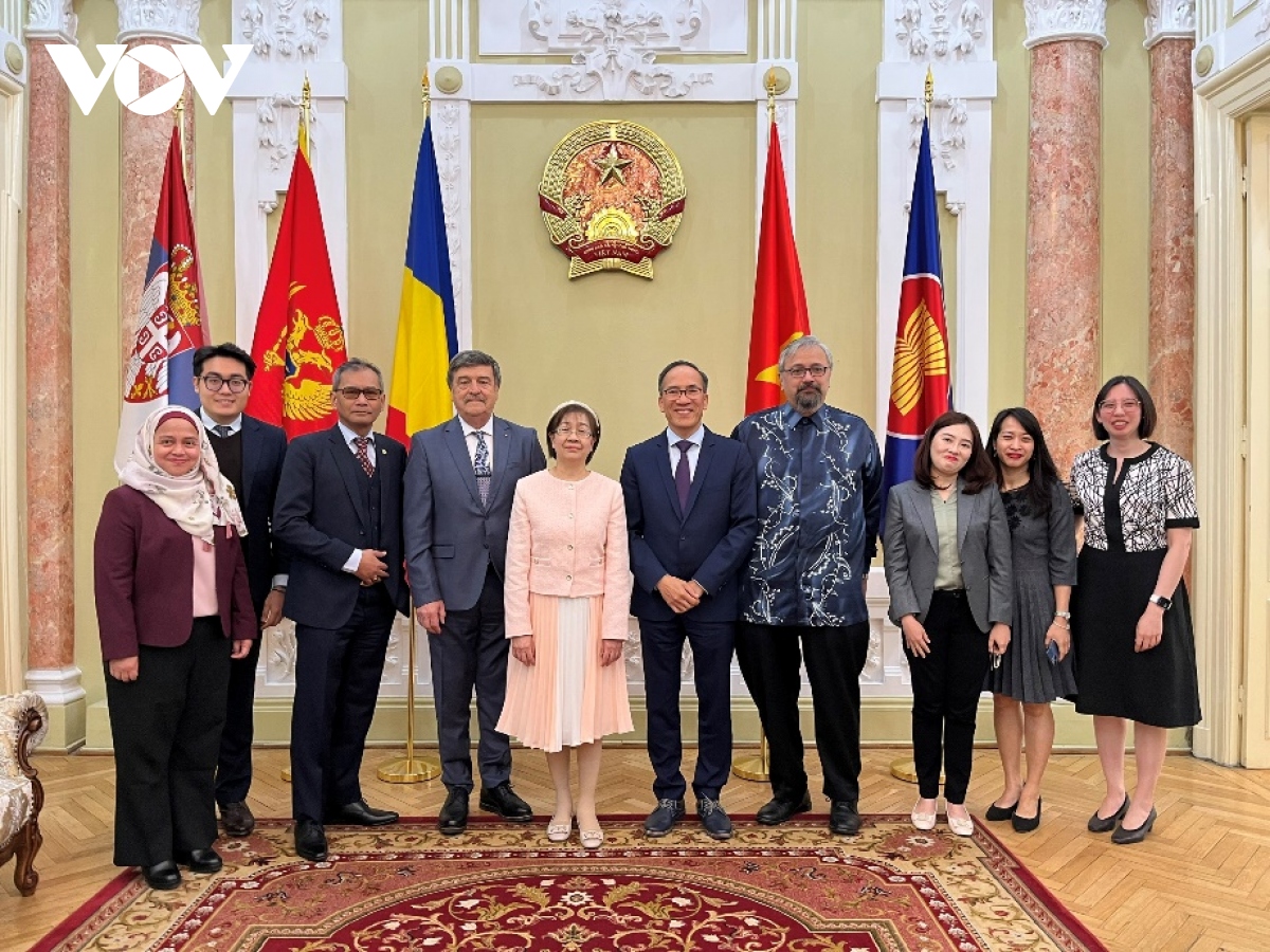 Uy ban cac nuoc asean hop tai bucharest hinh anh 2