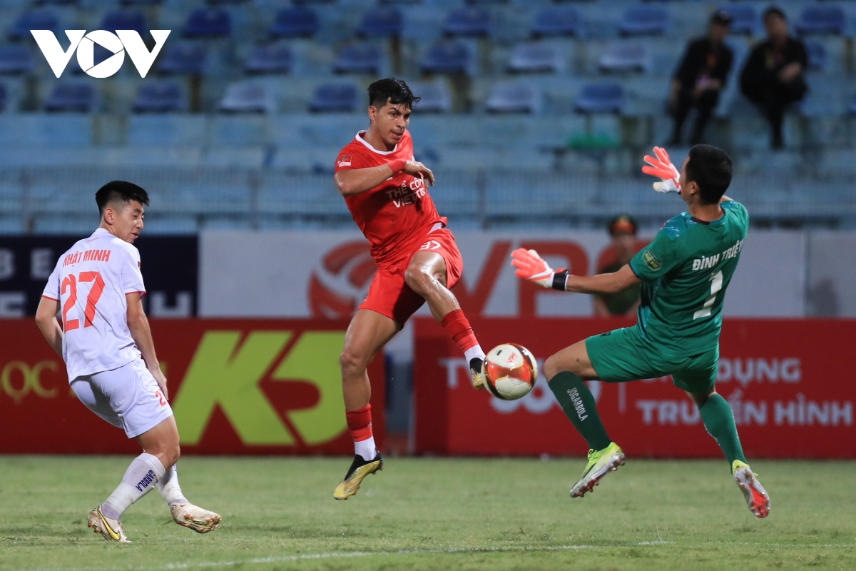 VAR mang về phạt đền phút 90'+13, Thể Công Viettel ngược dòng trước Hải Phòng FC
