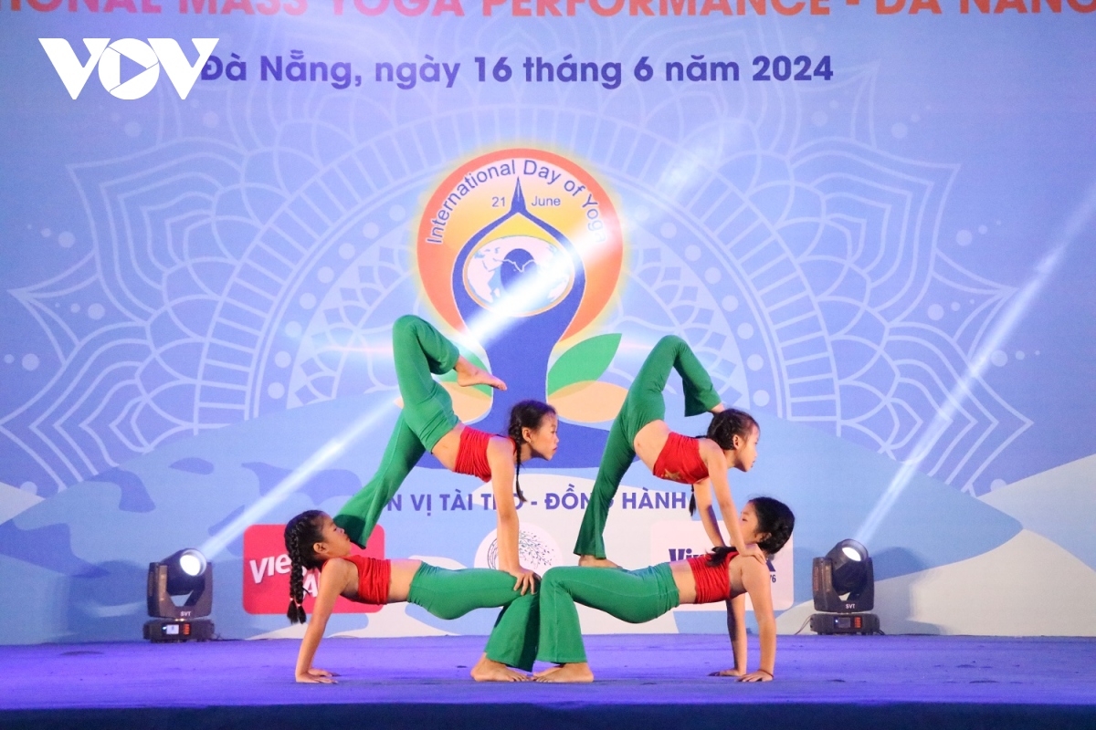 hon 1.500 nguoi dong dien yoga quoc te - Da nang 2024 hinh anh 10