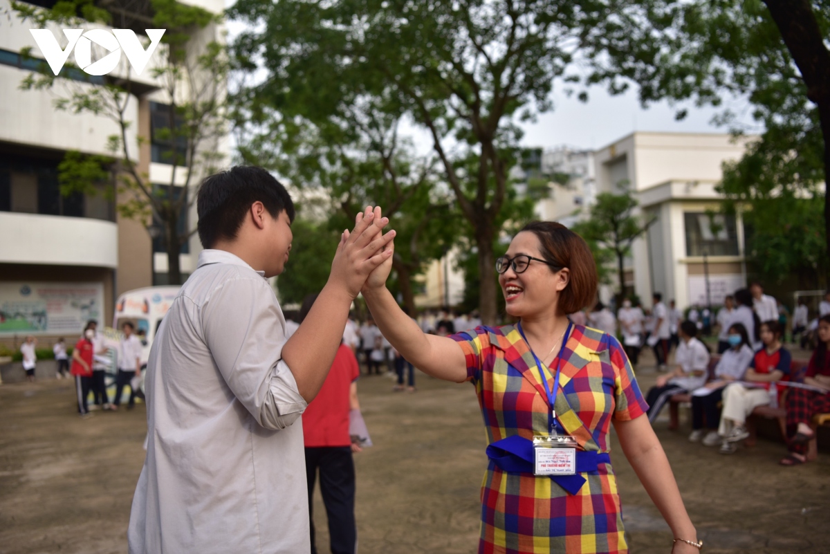 ha noi thi mon dau tien vao lop 10 hoi hop tu cong truong den phong thi hinh anh 9