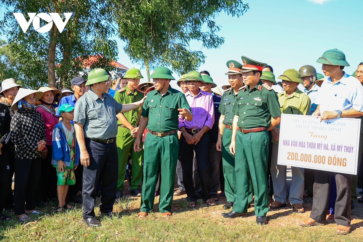 thu tuong tham va tang qua tre em, nguoi tan tat tai quang binh hinh anh 4