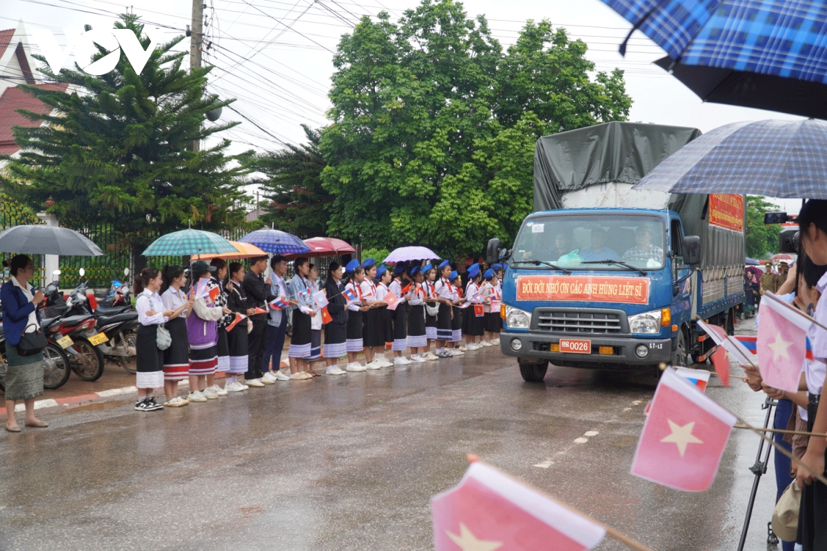 Tiễn đưa hài cốt các anh hùng liệt sĩ hy sinh tại Bắc Lào trở về với đất mẹ