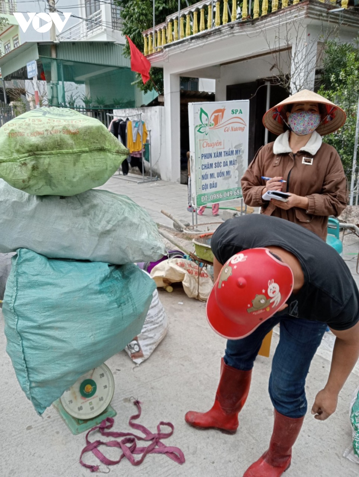 cau chuyen ung xu voi rac thai o huyen dao co to hinh anh 3