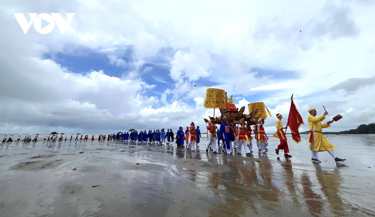 ruc ro le hoi Dinh tra co nam 2024 o quang ninh hinh anh 3