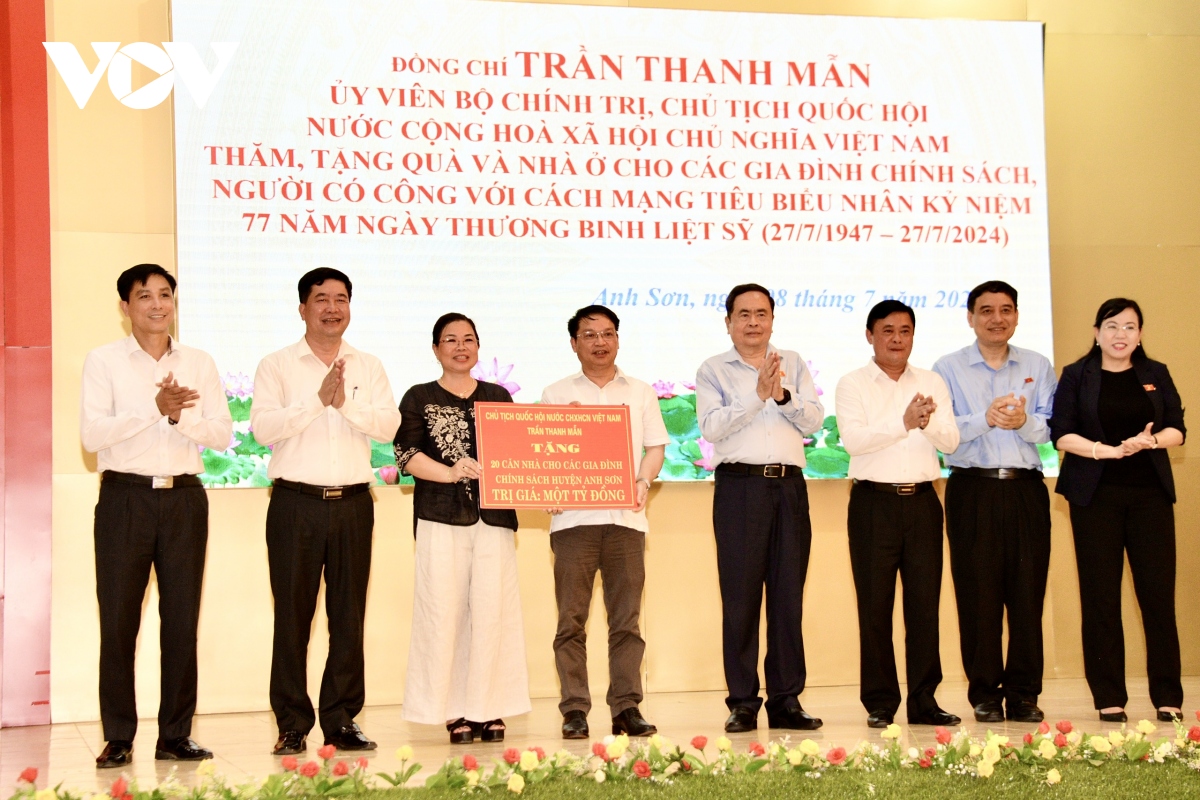 chủ tịch quốc hội trần thanh mẫn thăm, tặng quà cho người có công tại nghệ an hình ảnh 6 chu tich quoc hoi tran thanh man tham, tang qua cho nguoi co cong tai nghe an hinh anh 6