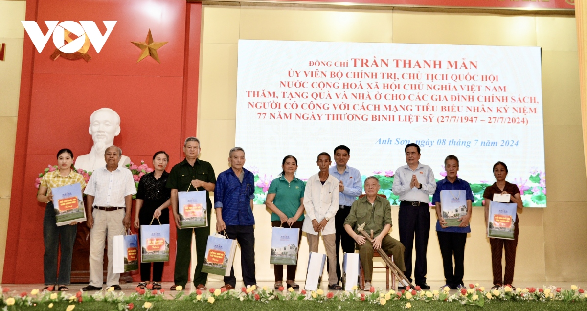 chủ tịch quốc hội trần thanh mẫn thăm, tặng quà cho người có công tại nghệ an hình ảnh 5 chu tich quoc hoi tran thanh man tham, tang qua cho nguoi co cong tai nghe an hinh anh 5