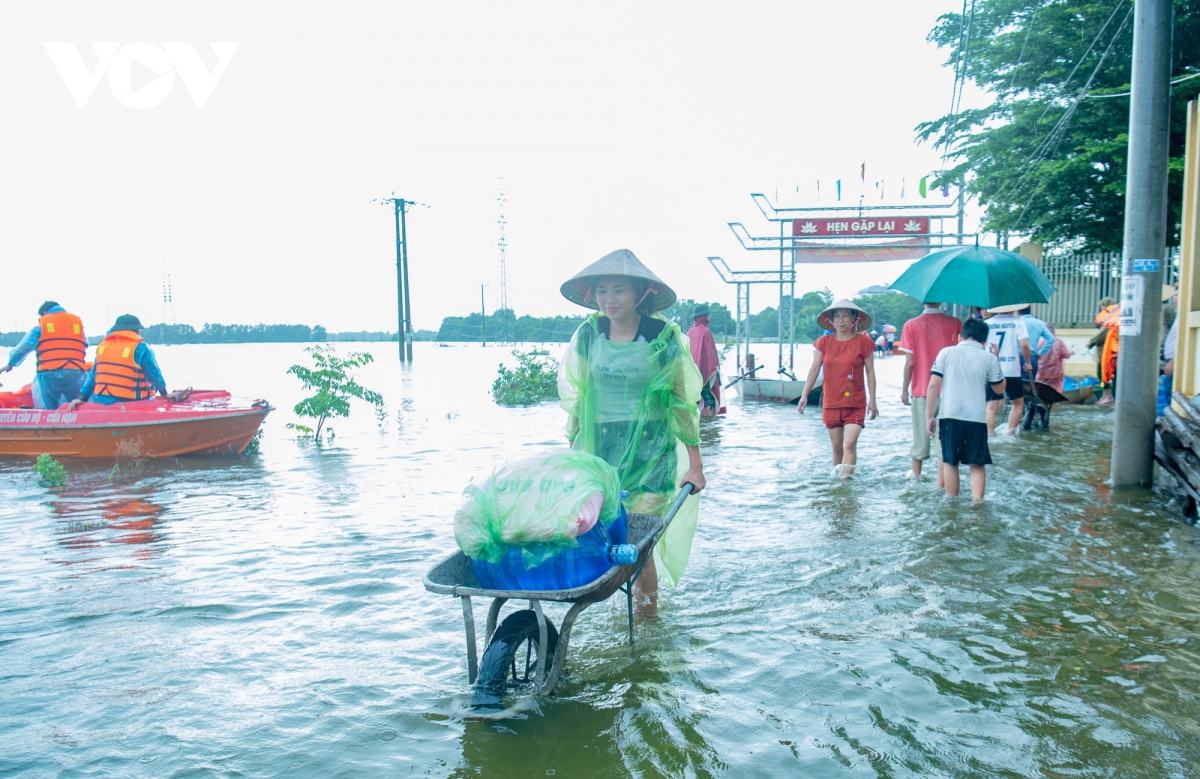 16 xa cua ha noi dang hung chiu mua ngap, 2 huyen du bao nuoc dang cao hon hinh anh 11