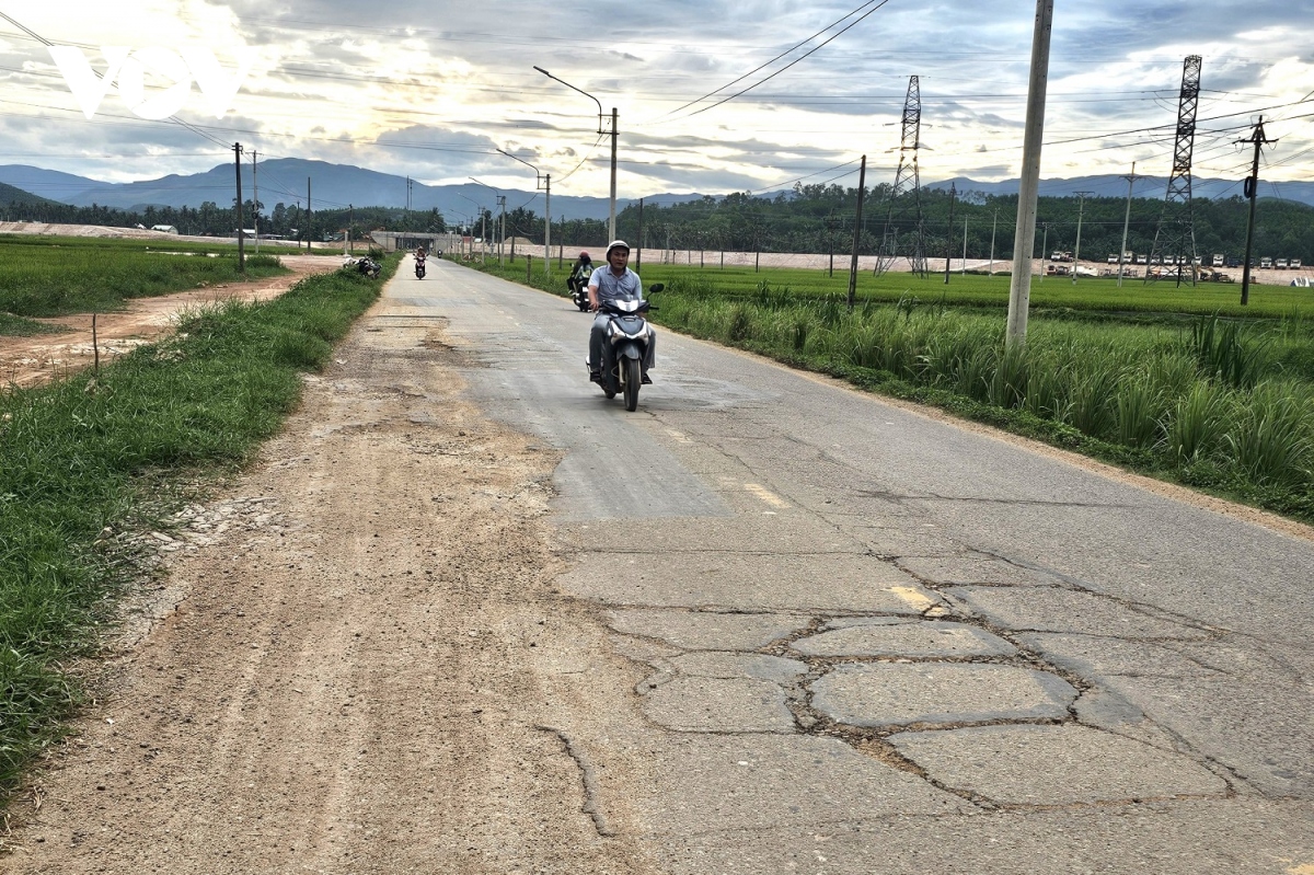 ngan ngam mat duong tinh lo 629 day o voi, o ga o binh Dinh hinh anh 1