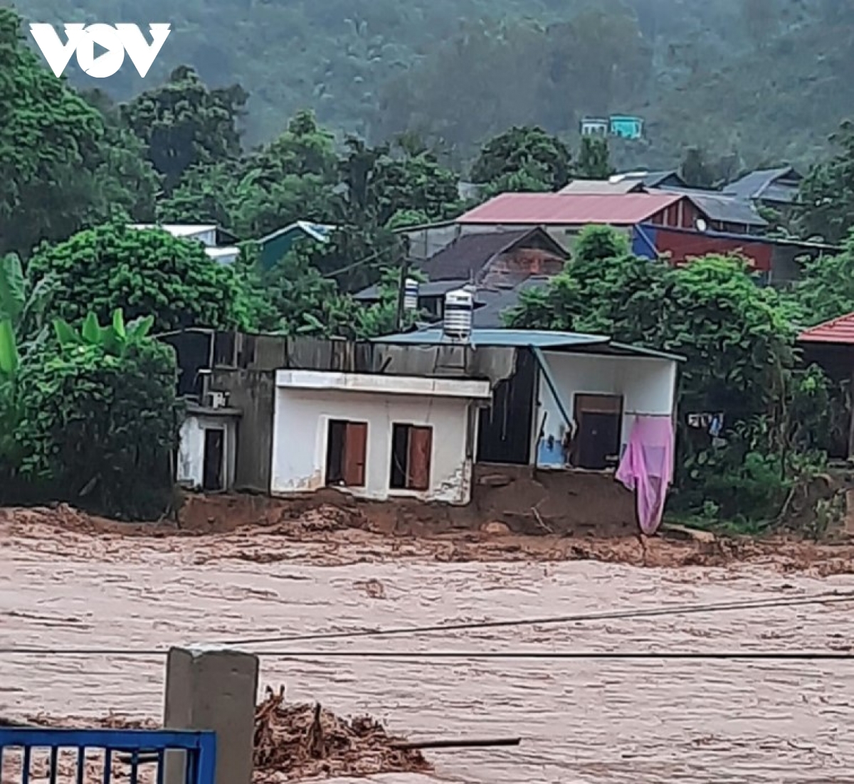 Three dead and three missing following string of landslides in Son La