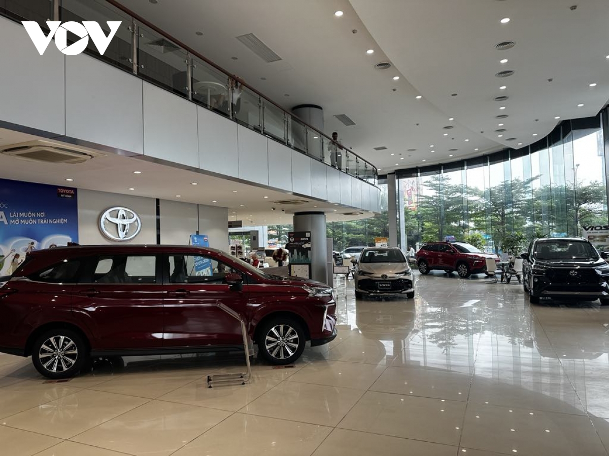 Hạn mức tiêu thụ nhiên liệu mới khiến 96% các mẫu xe chạy xăng phải dừng bán