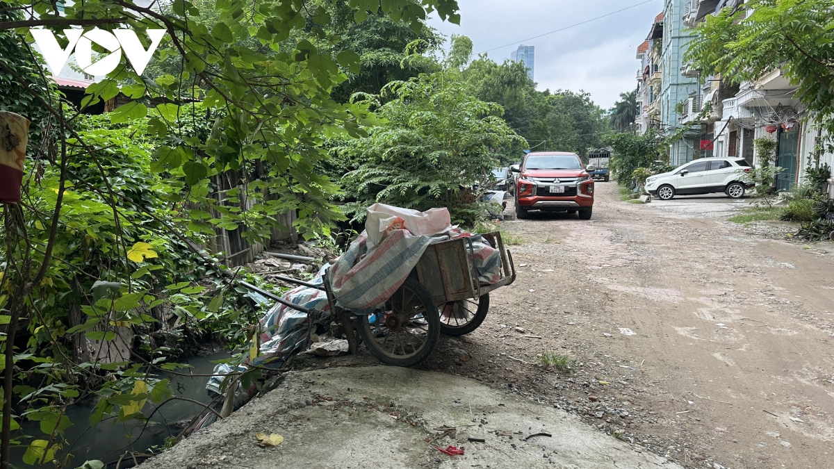 du an cong hoa muong thoat nuoc thai giua thu do ha noi bi bo hoang, o nhiem hinh anh 1