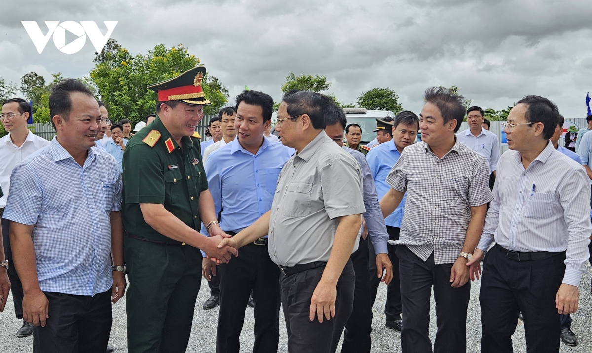 thu tuong kiem tra tinh hinh trien khai tuyen cao toc chau Doc-can tho-soc trang hinh anh 1