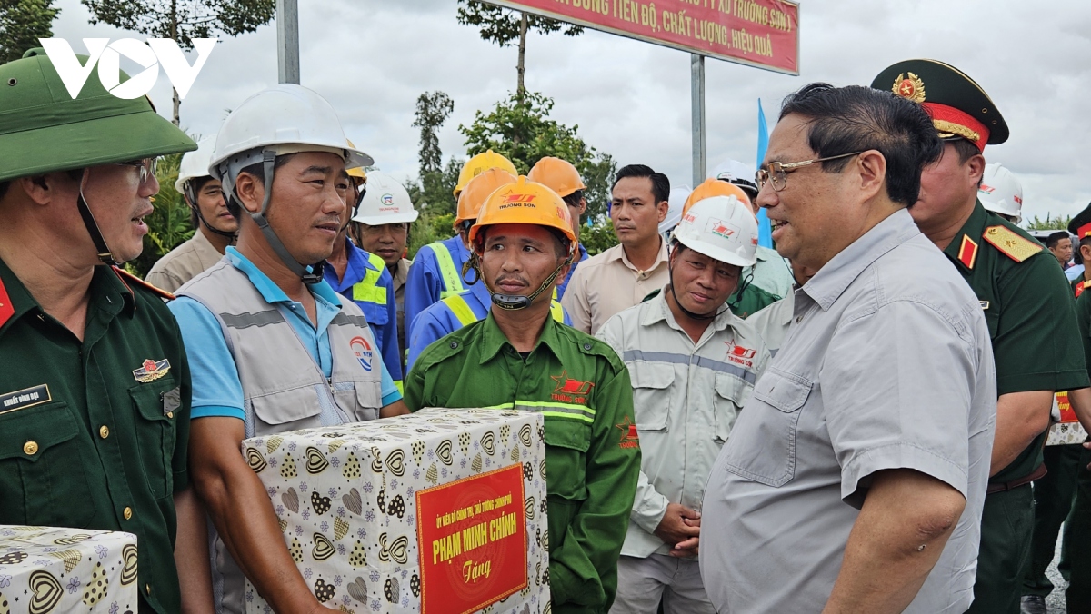 thu tuong kiem tra tinh hinh trien khai tuyen cao toc chau Doc-can tho-soc trang hinh anh 3