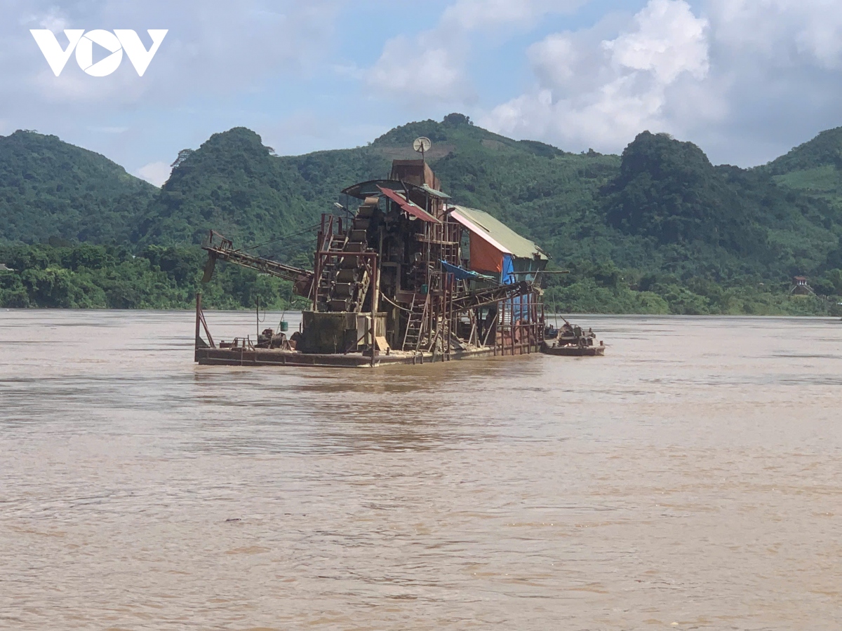 Liên tiếp phát hiện 3 vụ khai thác cát, sỏi trái phép trên sông Lô