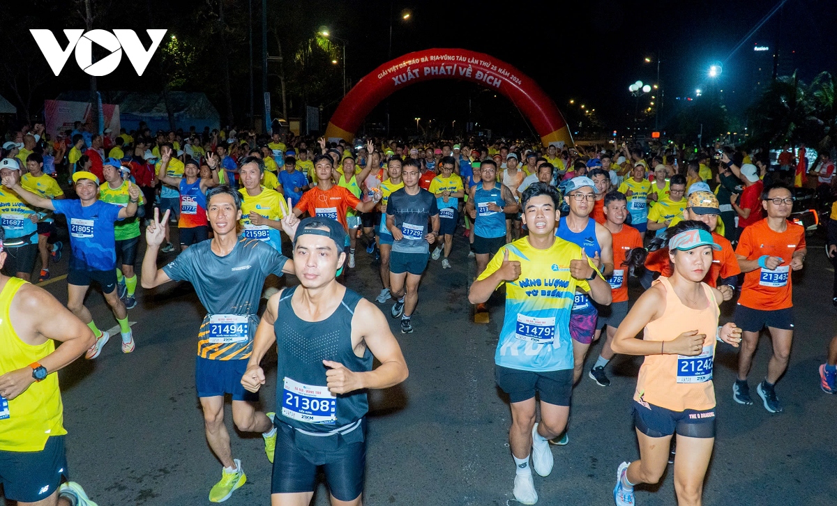 gan 3.200 runners trai nghiem cung duong ven bien o tp.vung tau hinh anh 1